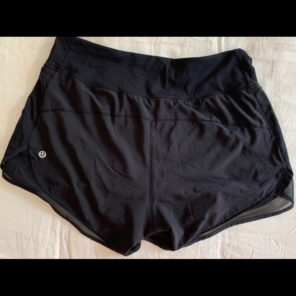 Lululemon Mind over Mesh shorts